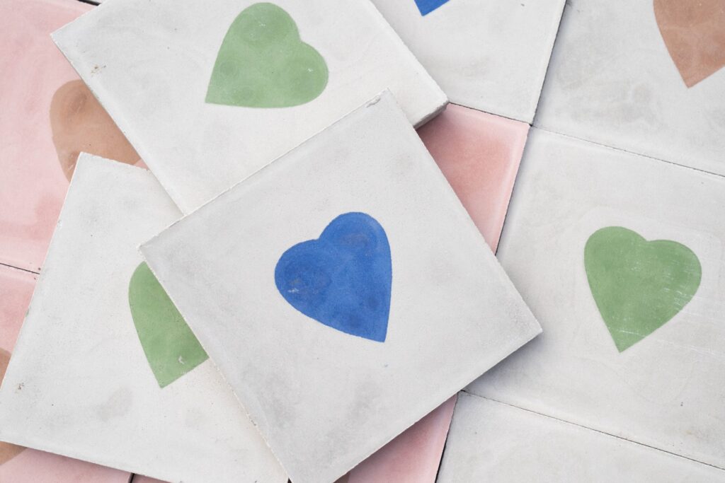 Love Stone & Green - Image 2